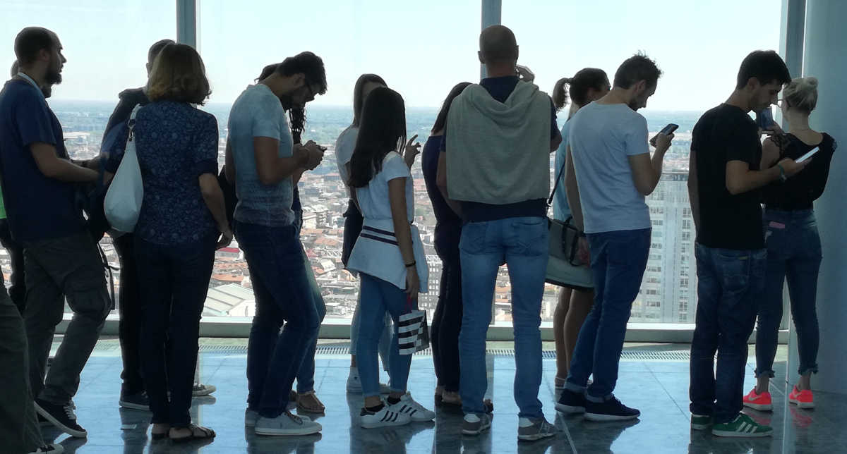 scrivere un testo interessante che tenga le persone incollate allo schermi